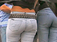 Wow, that chick in tight blue jeans is so damn sexy! Check out her belly piercing and especially her yummy ass! Beautiful!